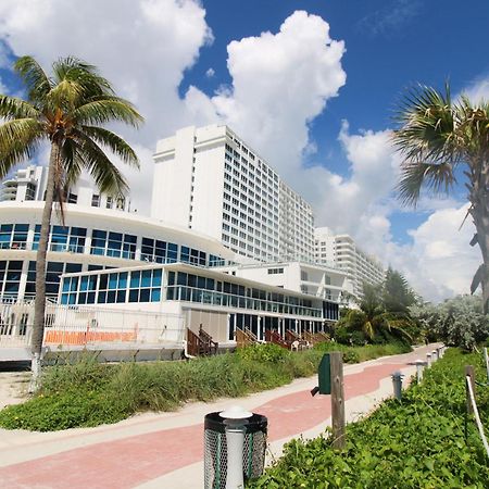 Castle Pavillon 8 Beachfront - Private Beach Access Loft With 2-Story, Pool, Tennis, Free Parking Access Miami Beach Exterior photo
