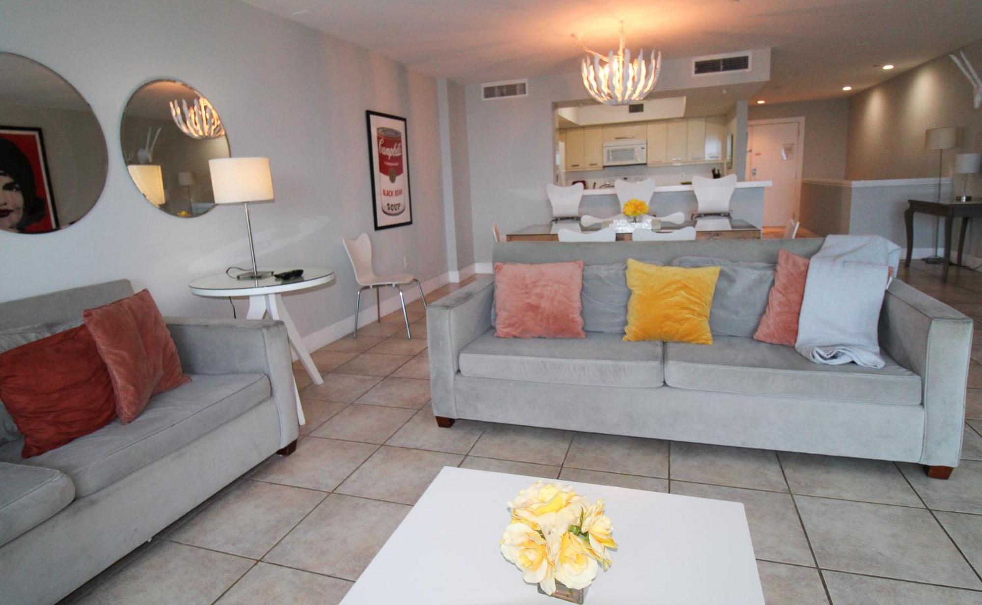 Castle Pavillon 8 Beachfront - Private Beach Access Loft With 2-Story, Pool, Tennis, Free Parking Access Miami Beach Exterior photo