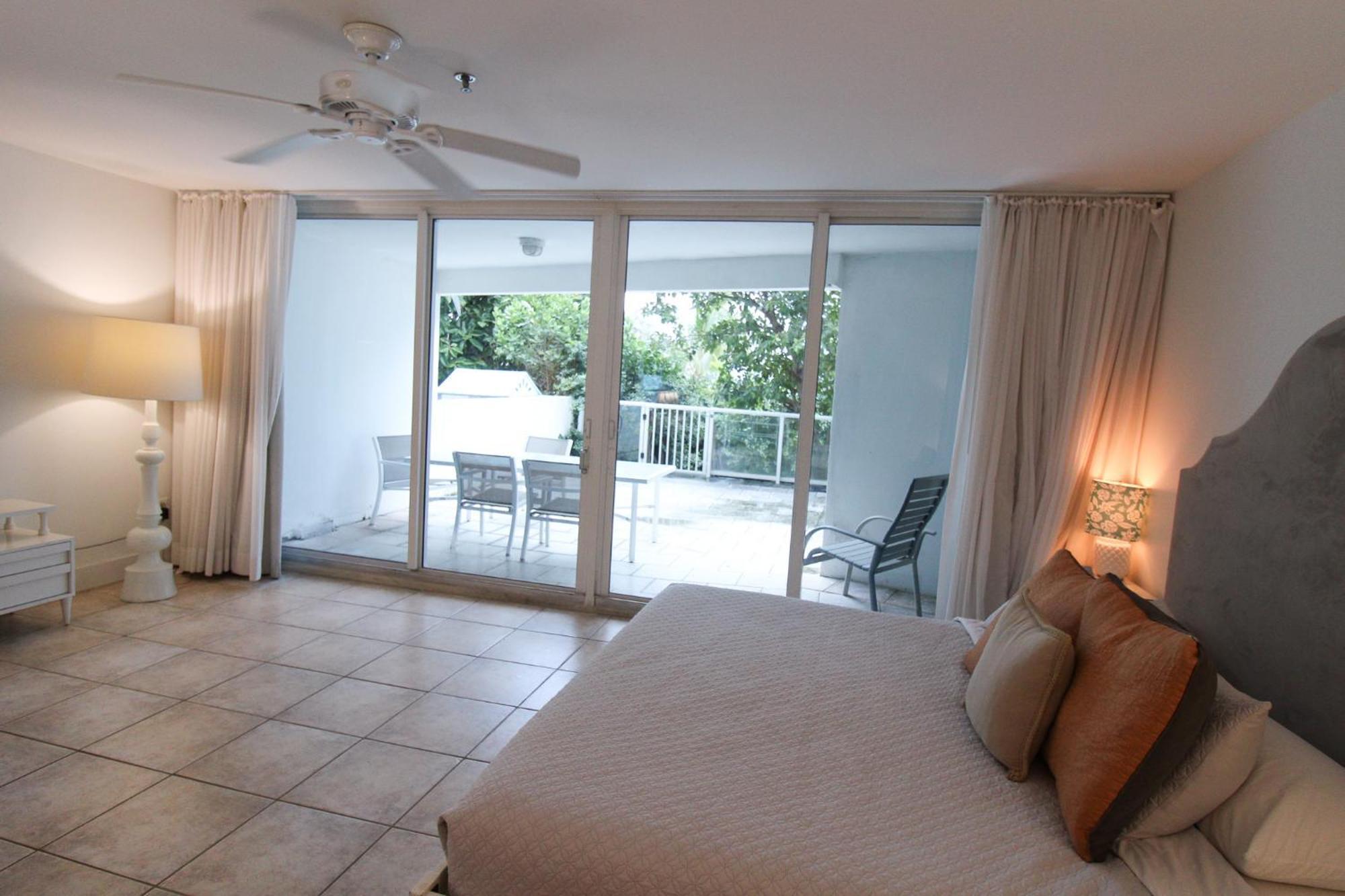 Castle Pavillon 8 Beachfront - Private Beach Access Loft With 2-Story, Pool, Tennis, Free Parking Access Miami Beach Exterior photo