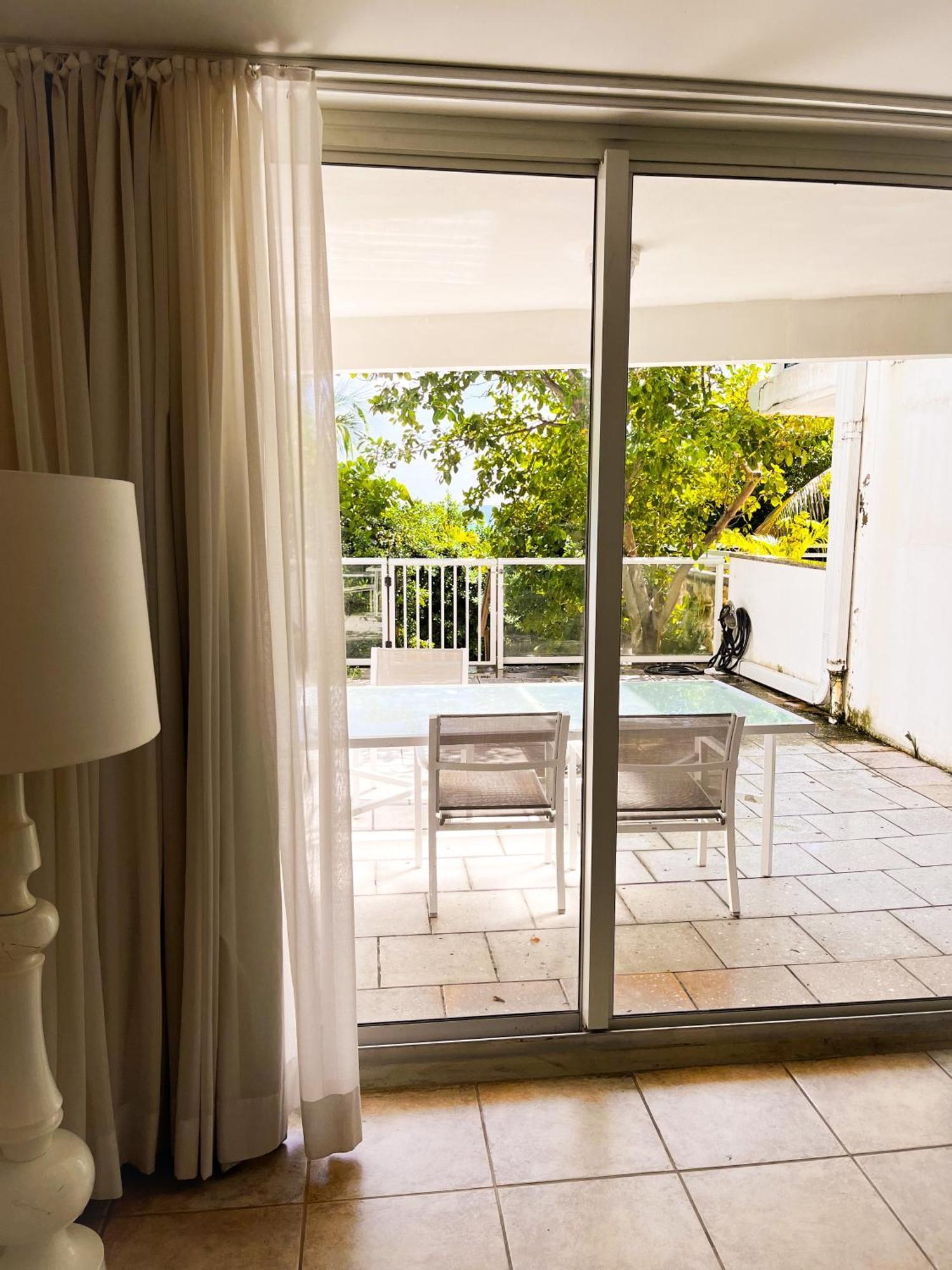 Castle Pavillon 8 Beachfront - Private Beach Access Loft With 2-Story, Pool, Tennis, Free Parking Access Miami Beach Exterior photo