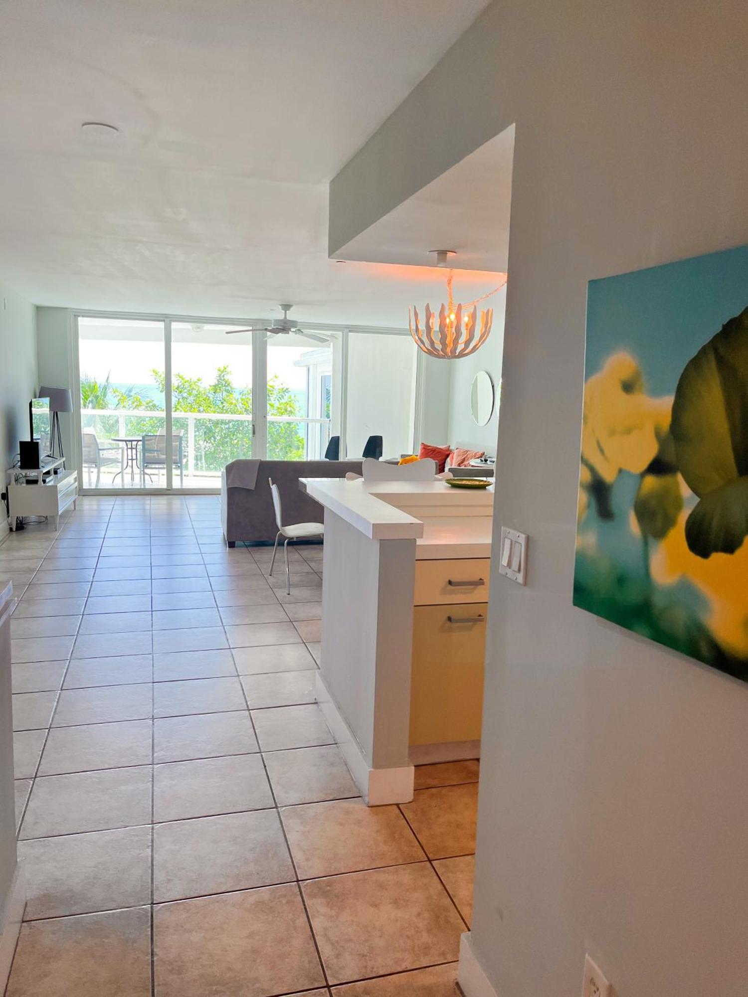 Castle Pavillon 8 Beachfront - Private Beach Access Loft With 2-Story, Pool, Tennis, Free Parking Access Miami Beach Exterior photo