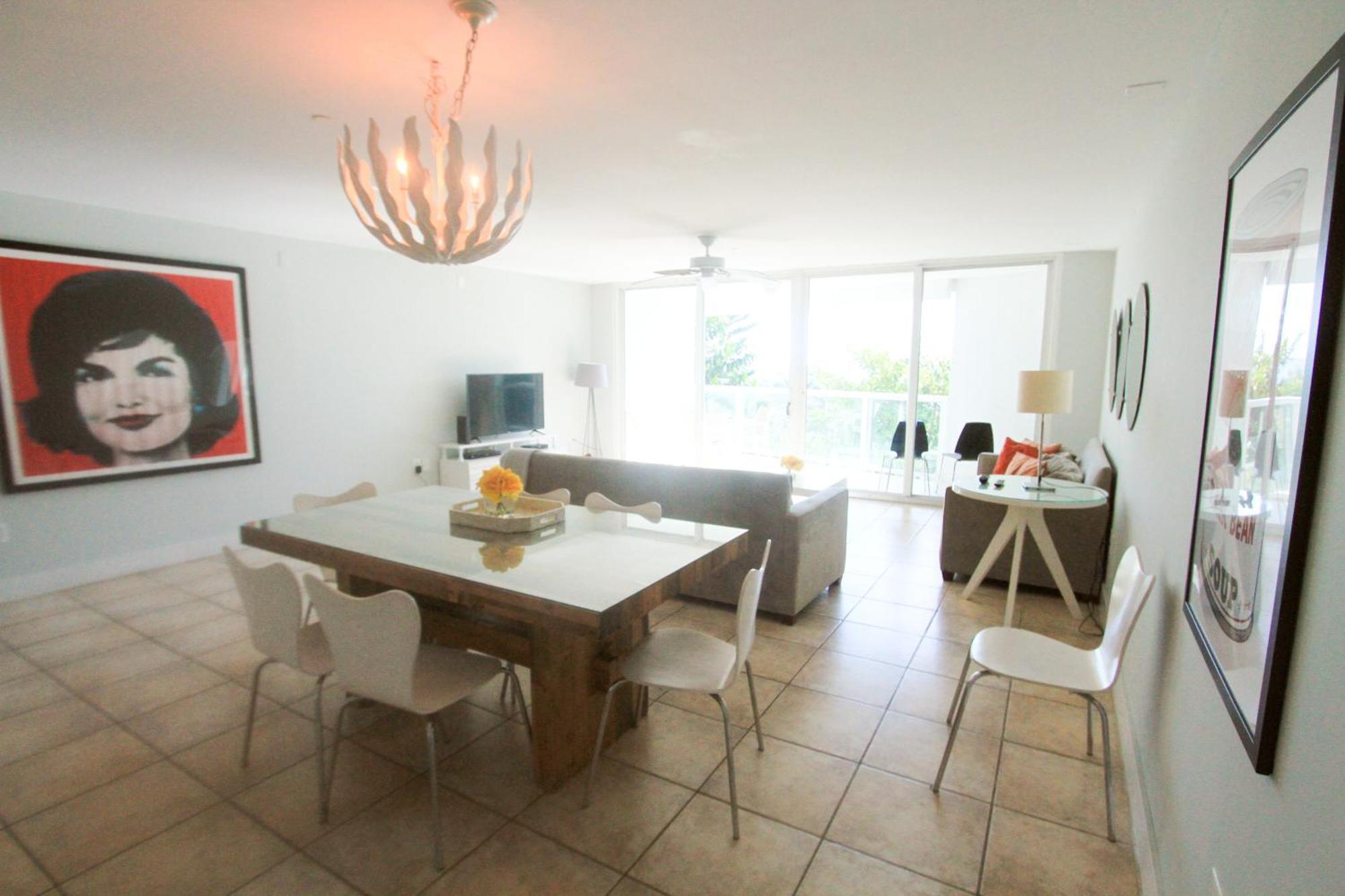 Castle Pavillon 8 Beachfront - Private Beach Access Loft With 2-Story, Pool, Tennis, Free Parking Access Miami Beach Exterior photo